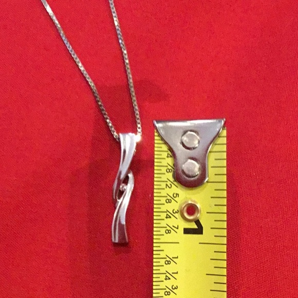 Sterling silver necklace with CZ pendant - Picture 4 of 5